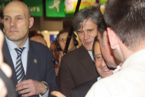 Visite de campagne de François Hollande en 2012, il était déjà flanqué de Stéphane Le Foll, futur ministre.