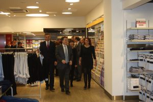 Le maire au Monoprix nouveau des halles.