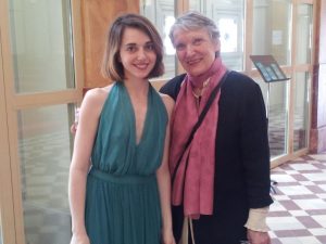 Françoise Thinat, présidente d'Orléans Concours International, et la pianiste Sarah Ristorcelli, son élève.