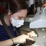 Dans l'atelier de bijoux à Montbrison.