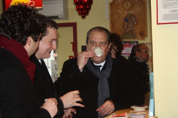 Avec ce référendum Jean-Christophe Cambadélis ne boit pas du petit lait.