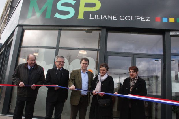 C'est la fille de Liliane Coupez qui a coupé le ruban d'inauguration, ici avec Serge Grouard,François Bonneau, Valérie Corre et le préfet Michel Jau.