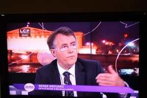 Sur le plateau de la chaîne parlementaire.