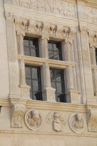Viviers, détail de la facade de la maison des Chevaliers
