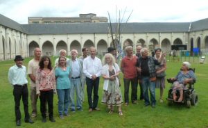 Daniel Caspar (au centre) entouré du collectif Couleur Vinaigre
