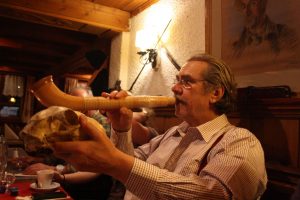 L'auteur a pour principe de goûter aux spécialités locales.