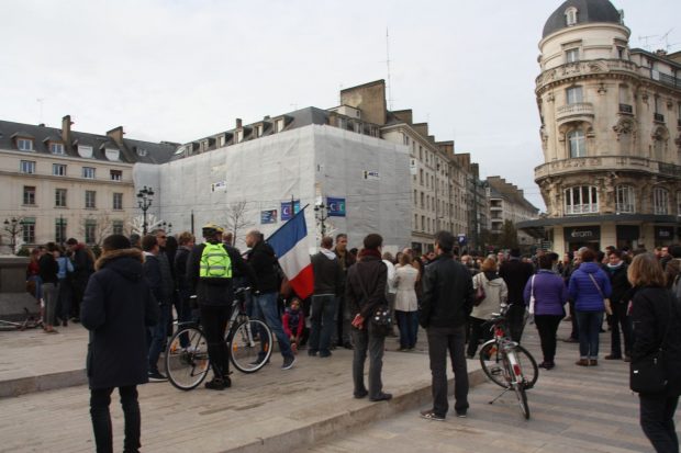 Deux cents personnes se sont rassemblés à Orléans en début d'après-midi.