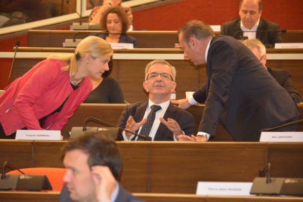 François Bonneau avec deux vice-présidents, Cathy Munsch-Masset et Marc Gricourt.