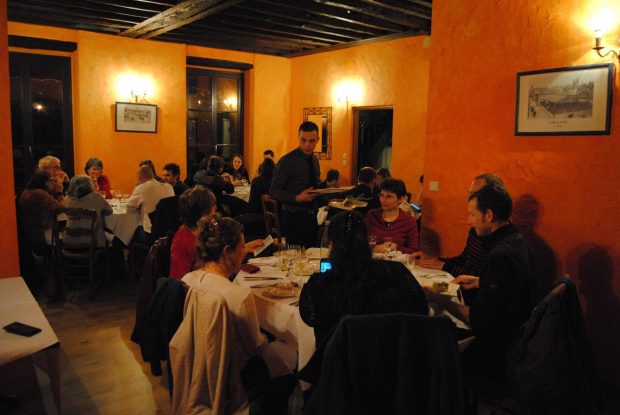 Chaque soirée VegOresto réunit une cinquantaine d'adeptes. Ici à La Vieille Auberge.