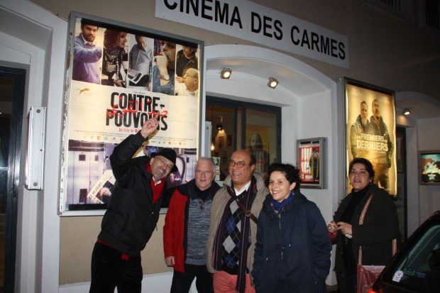 Le réalisateur Malek Bensmaïl , avec les responsables de l'Asla et du cinéma Les Carmes. 