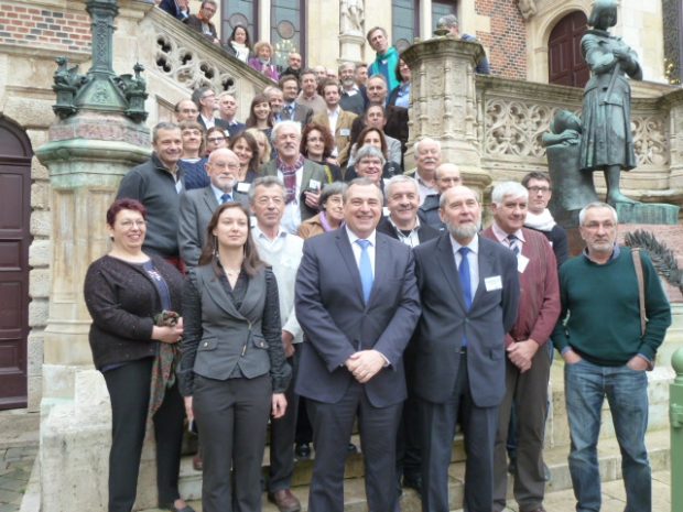 Le Comité Scientifique autour d'Olivier Carré Maire d'Orléans et de Bernard Chevassus-au-Louis Président