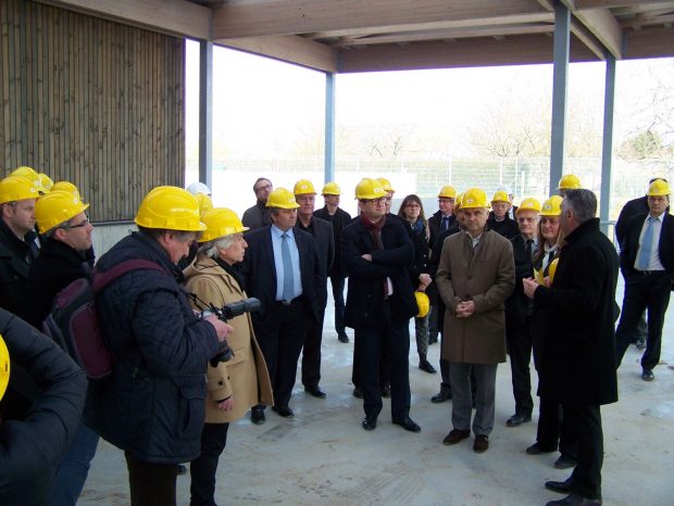 Franck Prêtre, directeur du CFA BTP de Blois, fait visiter le chantier du futur CFA, en large de la signature de la conventon contre le travail illégal.