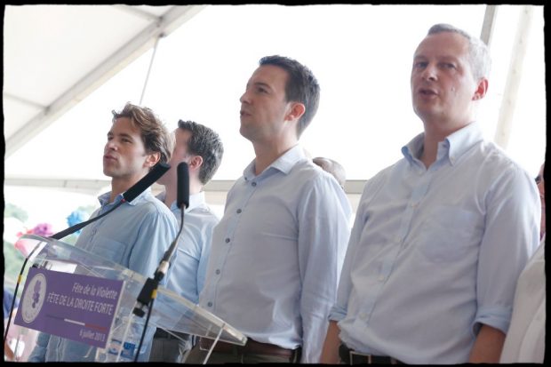 Guillaume Peltier et Geoffroy Didier côte à côte à la fête de la Violette 2013, ici avec Bruno Le Maire.