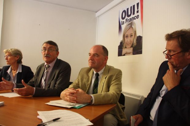 Autour de Michel Chassier, le président du groupe FN à la région, Véronique Péan, Jean-René Coueille et Charles de Gevigney;