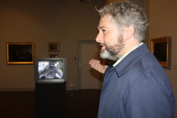 François Michaud, et les oeuvres contemporaines de "Cinéma permanent" au musée d'Orléans.