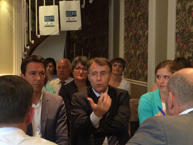 (de g. à dr.) Guillaume Peltier, Serge Grouard, Constance de Pélichy.