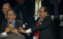 Hollande en supporter normal: “ça va mieux, c’est Noël!” Hollande en supporter normal: “ça va mieux, c’est Noël!”