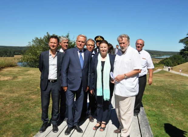 Jean-Marc Ayrault avec Chantal Colleu-Dumont, directrice générale du Domaine de Chaumont-sur-Loire.
