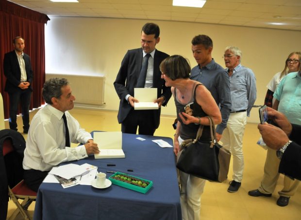 Sarkozy dedicaces