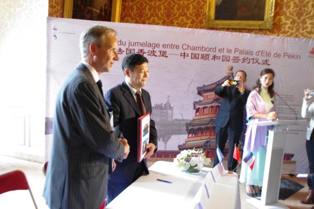 Jean d'Haussonville et Zhang Yong, directeur du Palais d'Été de Pékin.