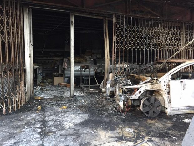 L'incendiaire a expliqué "qu'il ne souhaitait pas attenter au commerce, mais se venger auprès d'un copain qui avait volé cette voiture". 18 mois de prison dont 6 fermes.