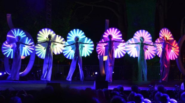 Les Nymphéas, spectacle déambulatoire samedi 26/11 à partir de 18h, rdv place Rol-Tanguy à Blois.