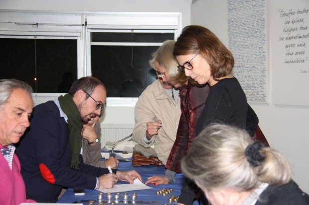 Premier chcantier et pas le plus simple, compter la participation des votants, ici à Olivet avec le maire Mathieu Schlesinger, lieutenant d'Alain JUppé.