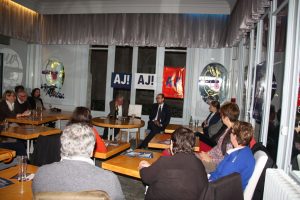 A Orléans, le café-politique pour Alain Juppé