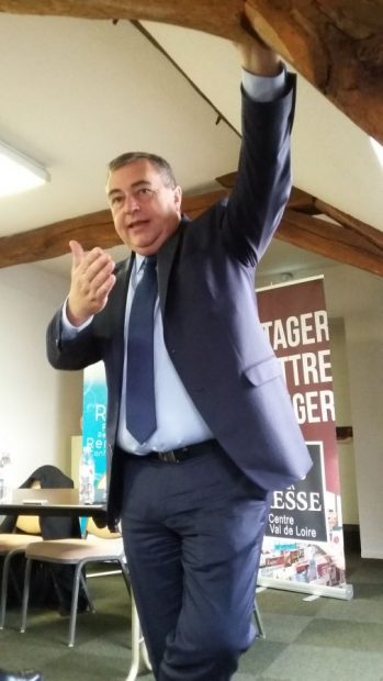 Olivier Carré touche du bois pour qu'Orléans devienne bien Métropole.