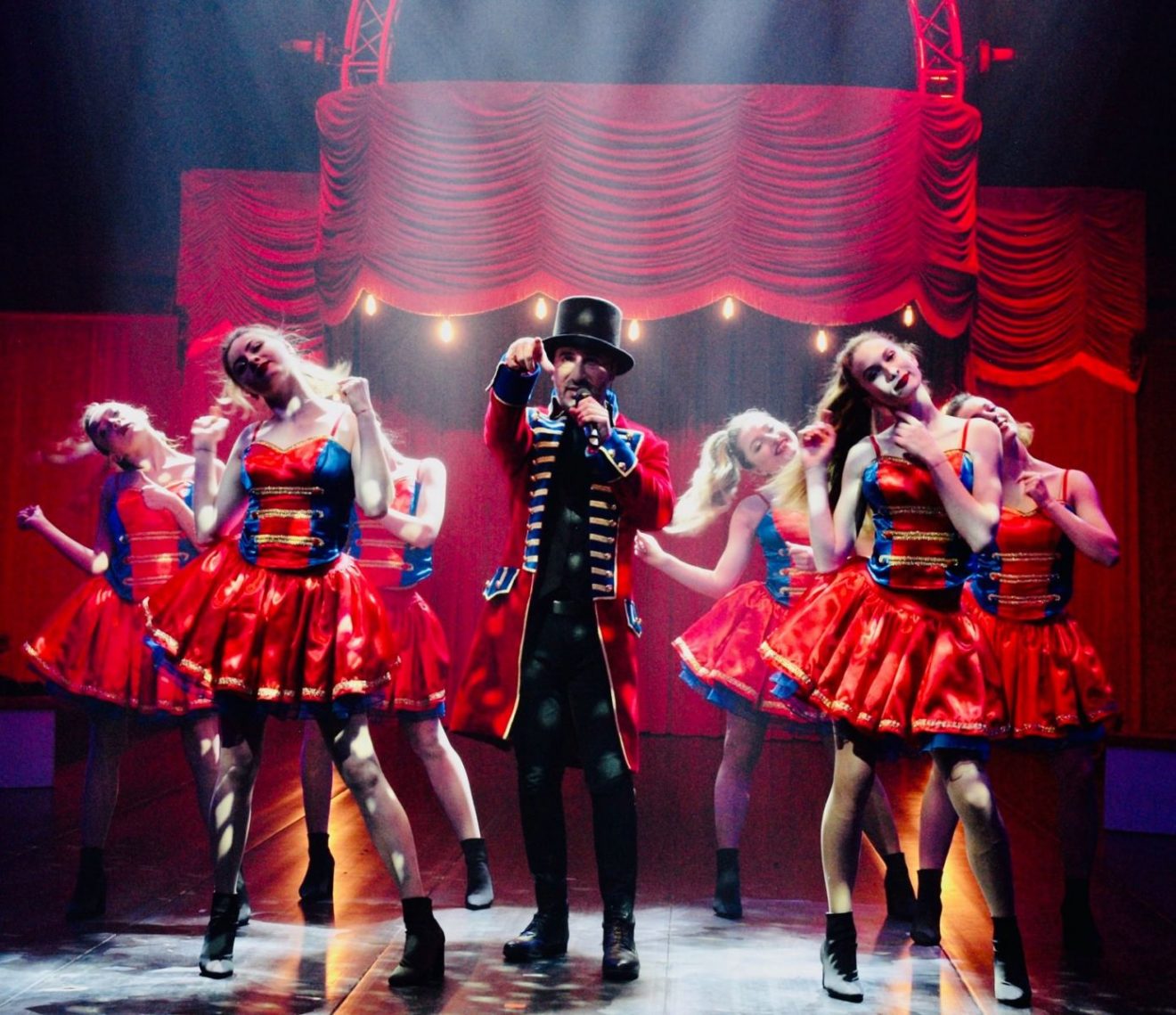 Le Cirque de Noël Gruss enchante les fêtes à SaintJeandeBraye