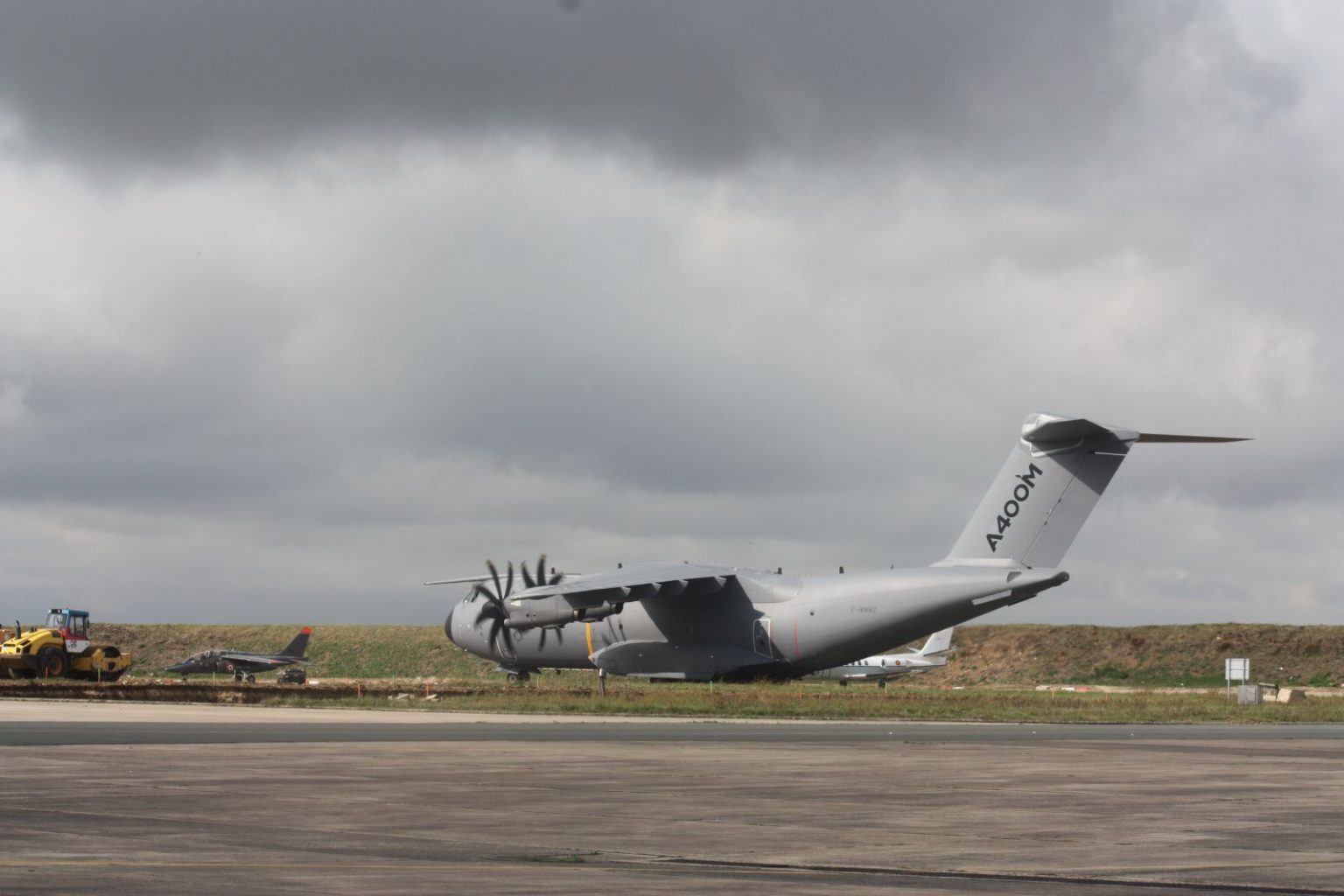 Gros Avion Militaire Qui Vole Bas Aujourd'hui AUTOMASITES Gros Avion Militaire Qui Vole Bas Aujourd'hui AUTOMASITES