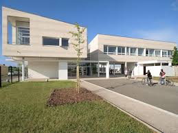 Tuerie de masse dans le collège de Saint-Denis-en-Val…c ...