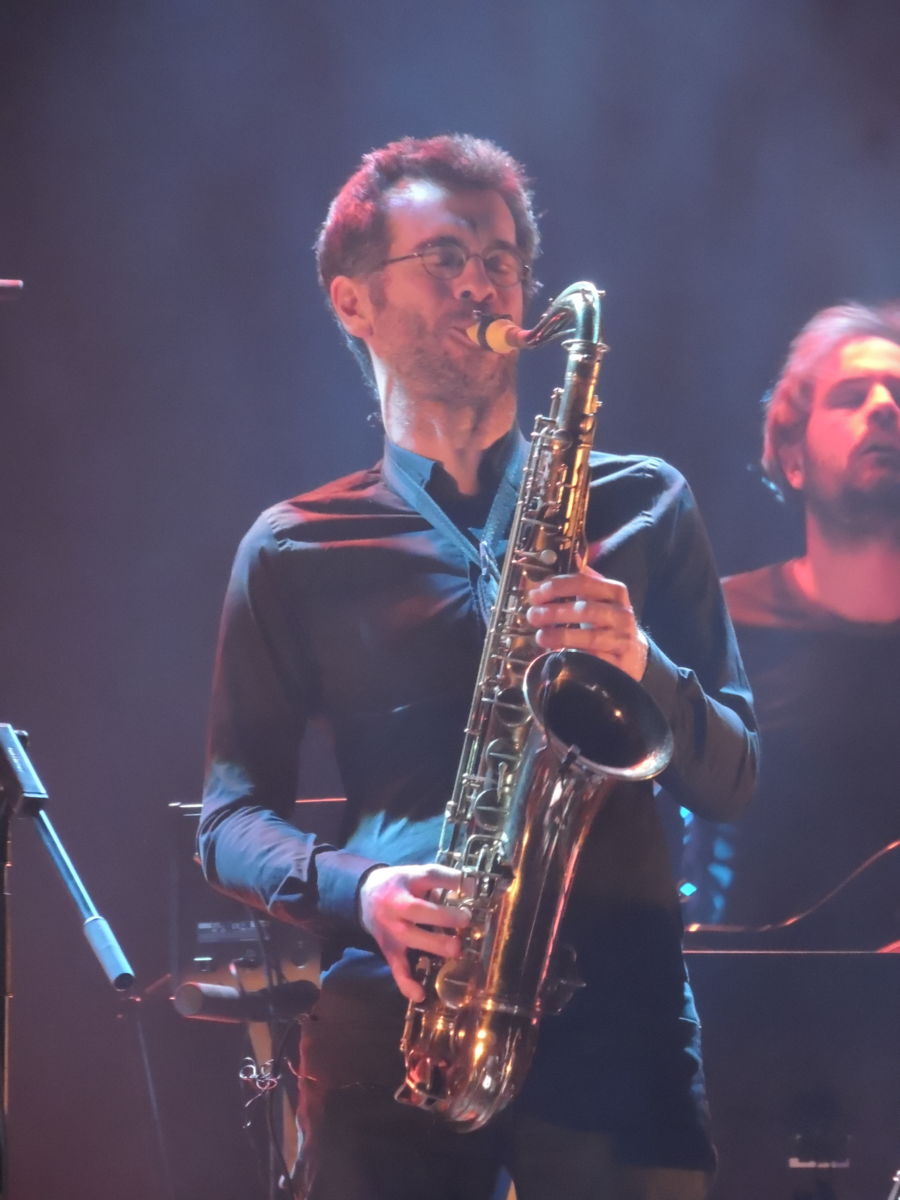 Autour De Minuit Les Plus Belles Voix Du Jazz Six musiciens et une chanteuse sur la scène d’All That Jazz (Blois
