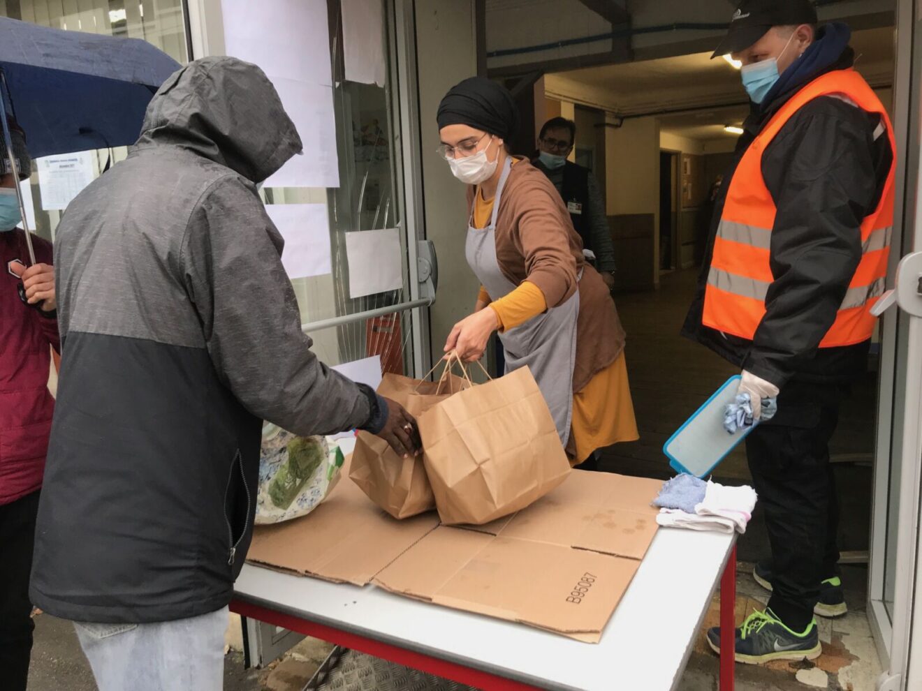 La distribution de repas continue au Relais Orléanais malgré les travaux