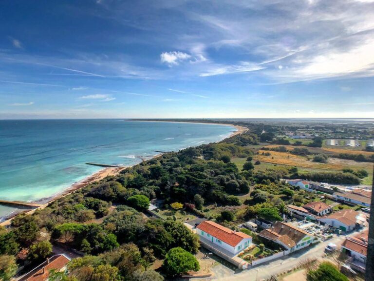 Le phare des baleines, un incontournable de l’île de Ré - Mag ...