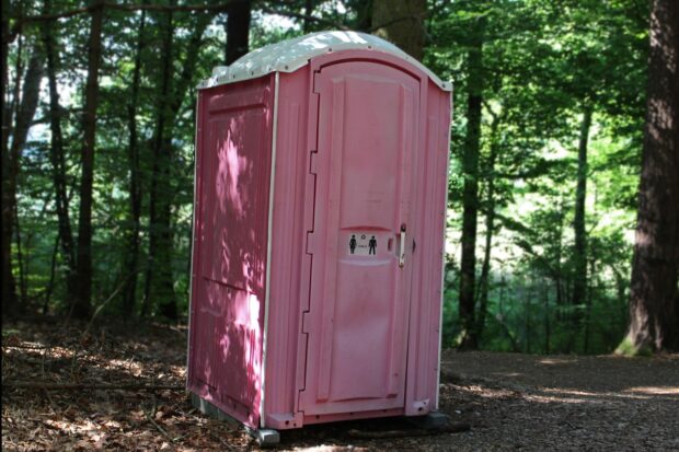toilettes sèches dans la nature