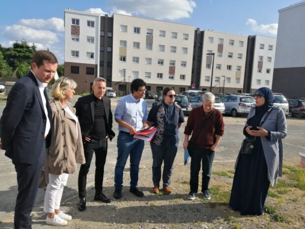 Les élus orléanais avec le sénateur Ian Brossat sur le terrain de l'Argonne