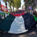 Manifestation du 1er mai 2025 à Orléans avec un grand drapeau palestinien