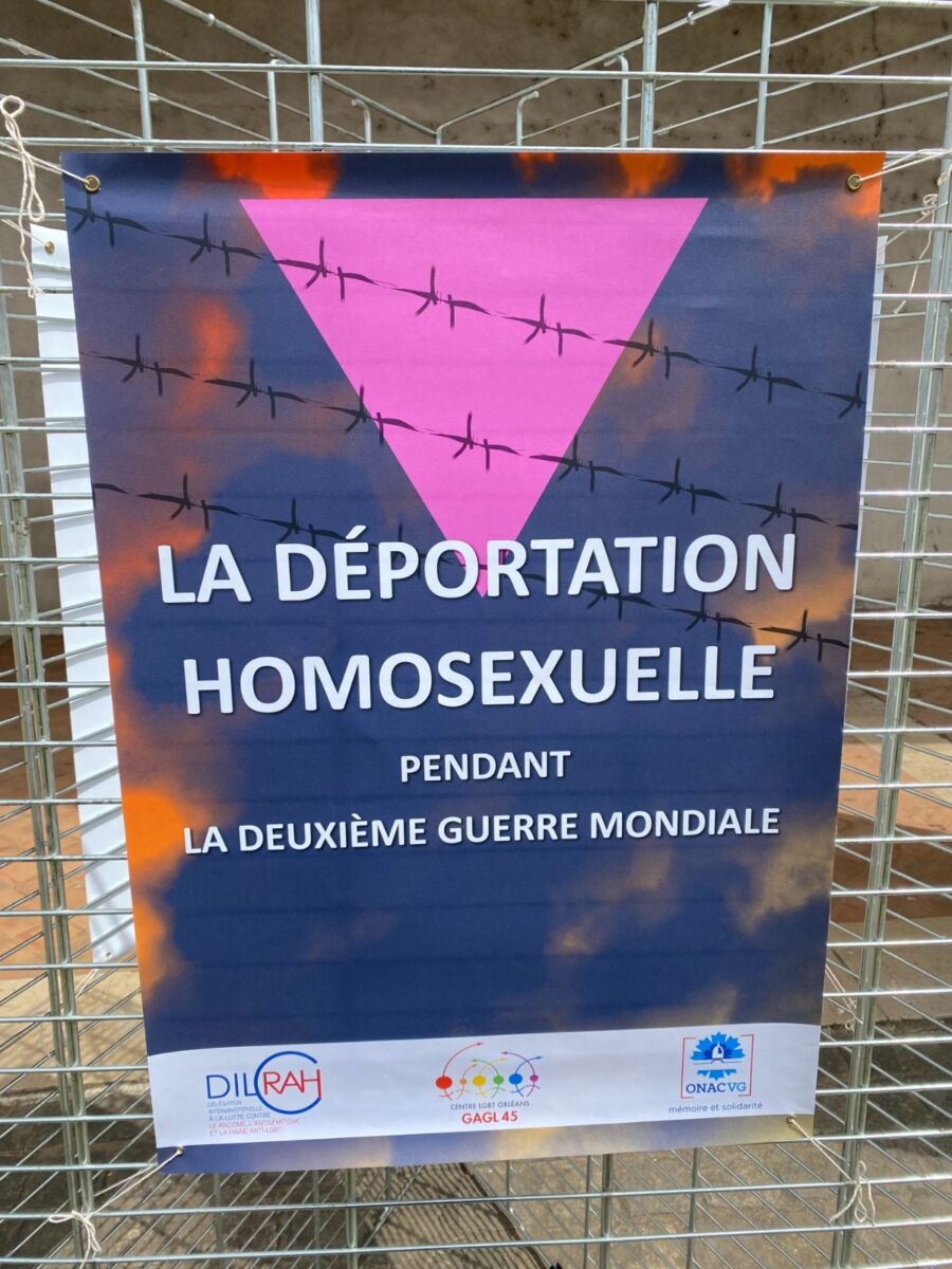 Le GAGL 45 a profité du village associatif du Campo Santo pour installer des panneaux pour informer et sensibiliser les jeunes générations à la déportation homosexuelle lors de la Seconde Guerre Mondiale. Crédit : Jeanne Beaudoin.