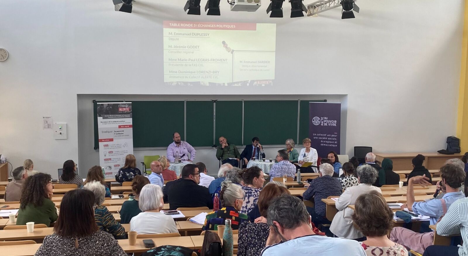 Troisième table ronde : Echanges entre personnalités politiques sur le thème : "De l'insécurité alimentaire à la sécurité sociale de l'alimentation". Crédit : Jeanne Beaudoin. 