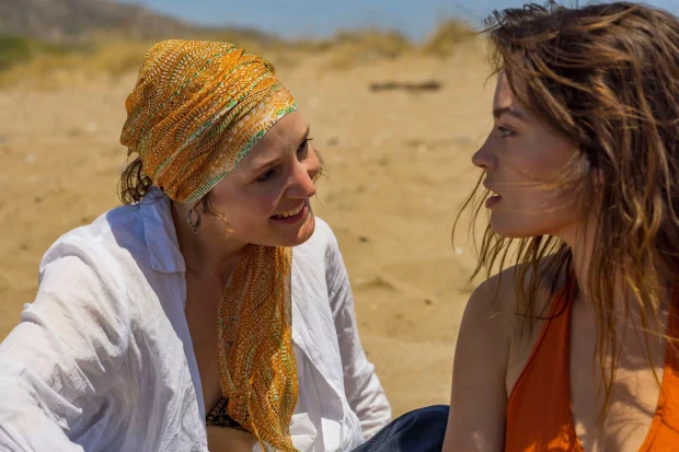Image du film Hot Milk avec Emma Mackey et Vicky Krieps