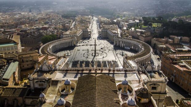 Vue sur la Place Saint-Pierre du Vatican