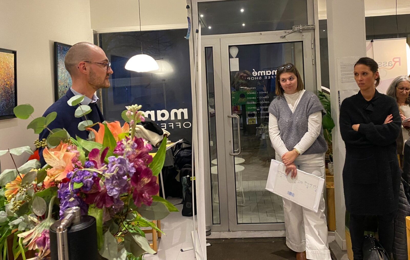 Atelier au coffee-shop Mamé le 26 novembre pour faire d'Orléans une ville inclusive et féministe. Crédit : Jeanne Beaudoin. 