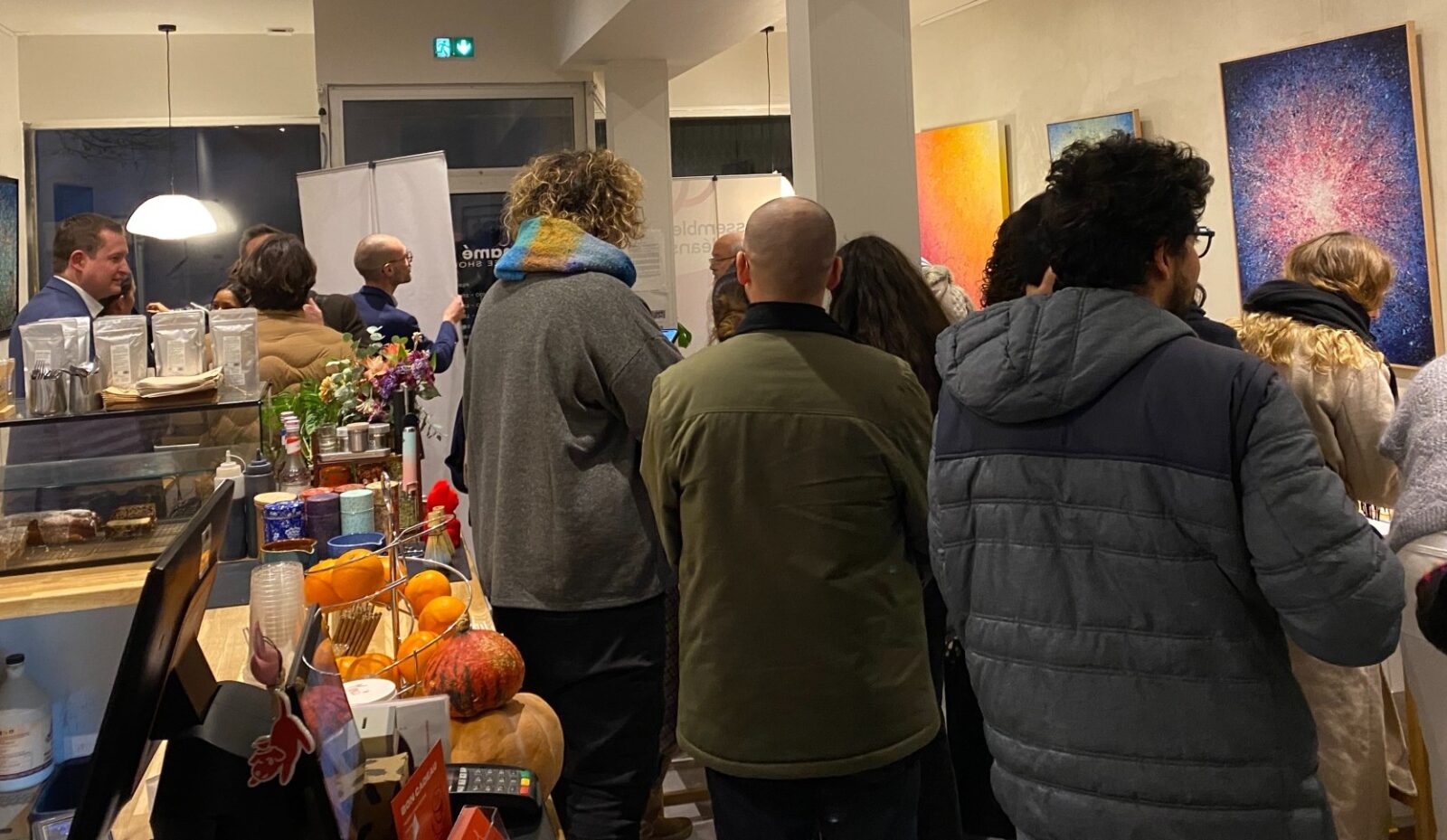 Atelier au coffee-shop Mamé le 26 novembre pour faire d'Orléans une ville inclusive et féministe. Crédit : Jeanne Beaudoin. 