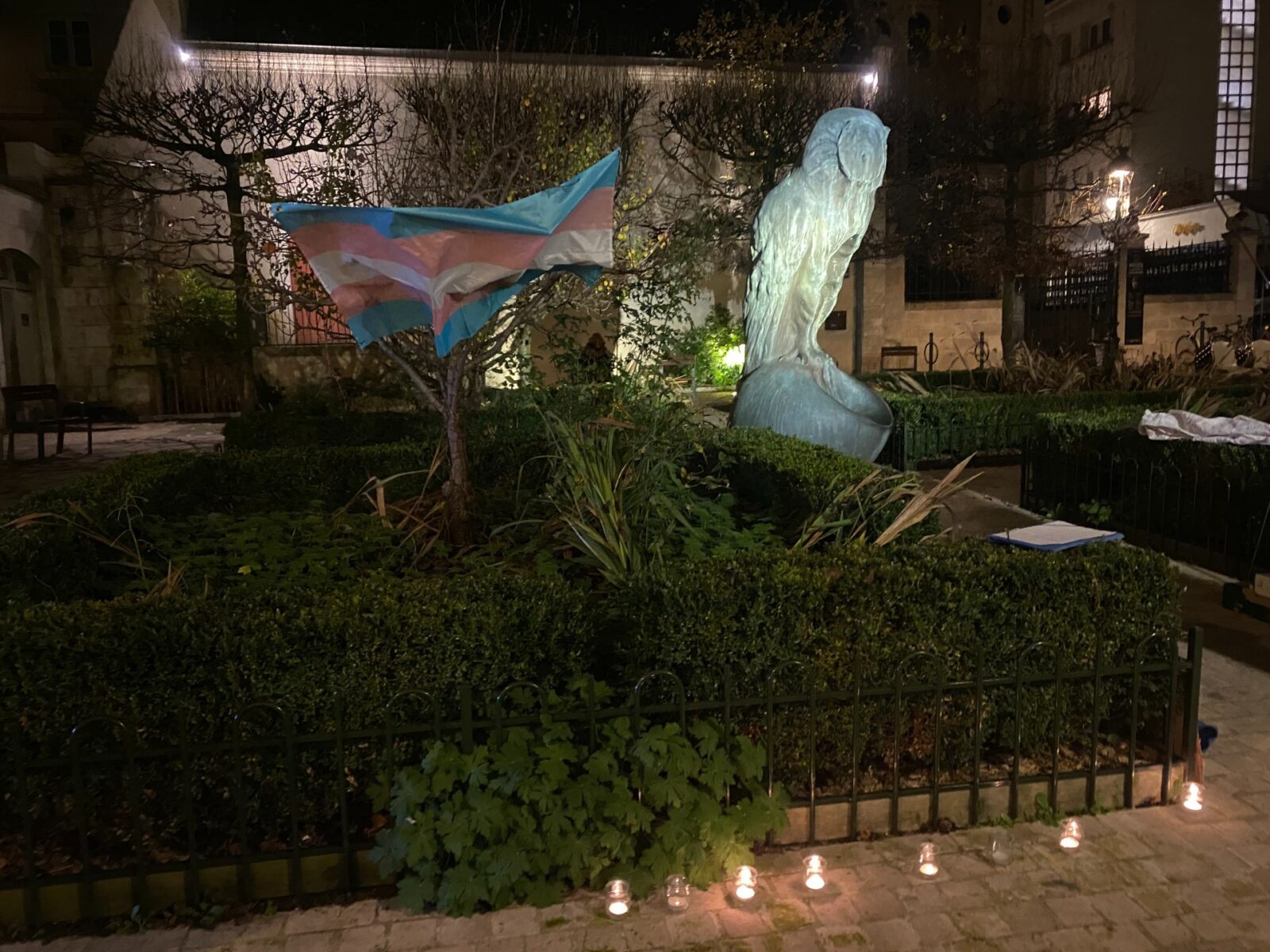 Rassemblement pour le TDoR, place truc truc à Orléans. Crédit : Jeanne Beaudoin